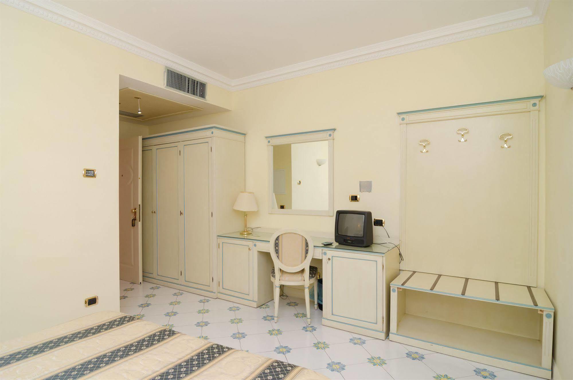 Hotel Flora Wellness & Beauty Ischia Buitenkant foto