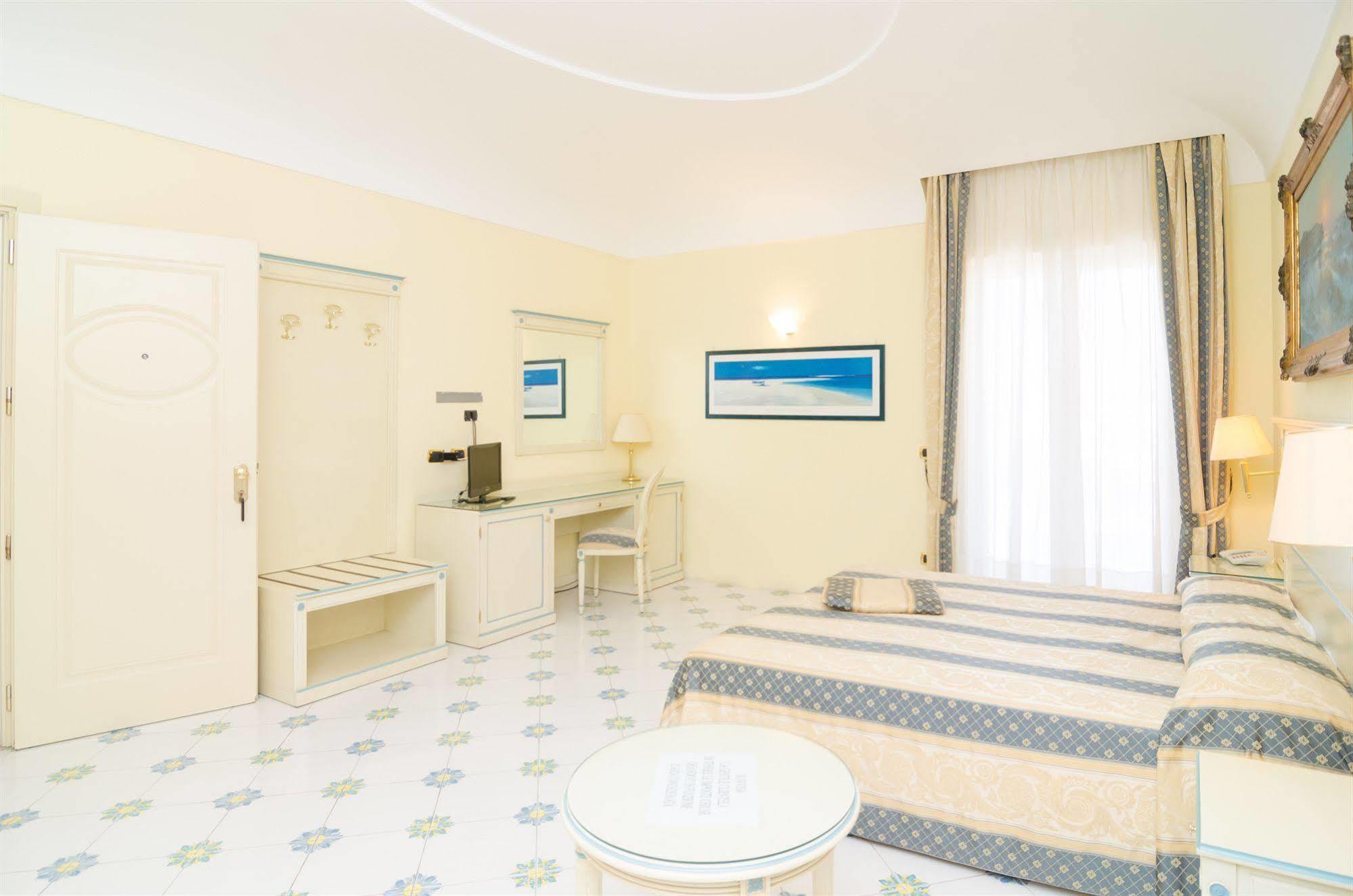 Hotel Flora Wellness & Beauty Ischia Buitenkant foto
