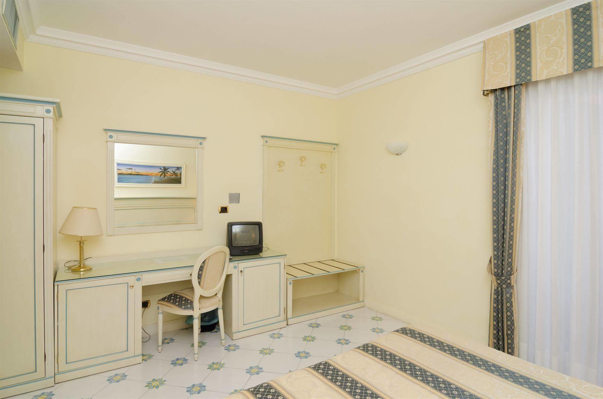 Hotel Flora Wellness & Beauty Ischia Buitenkant foto