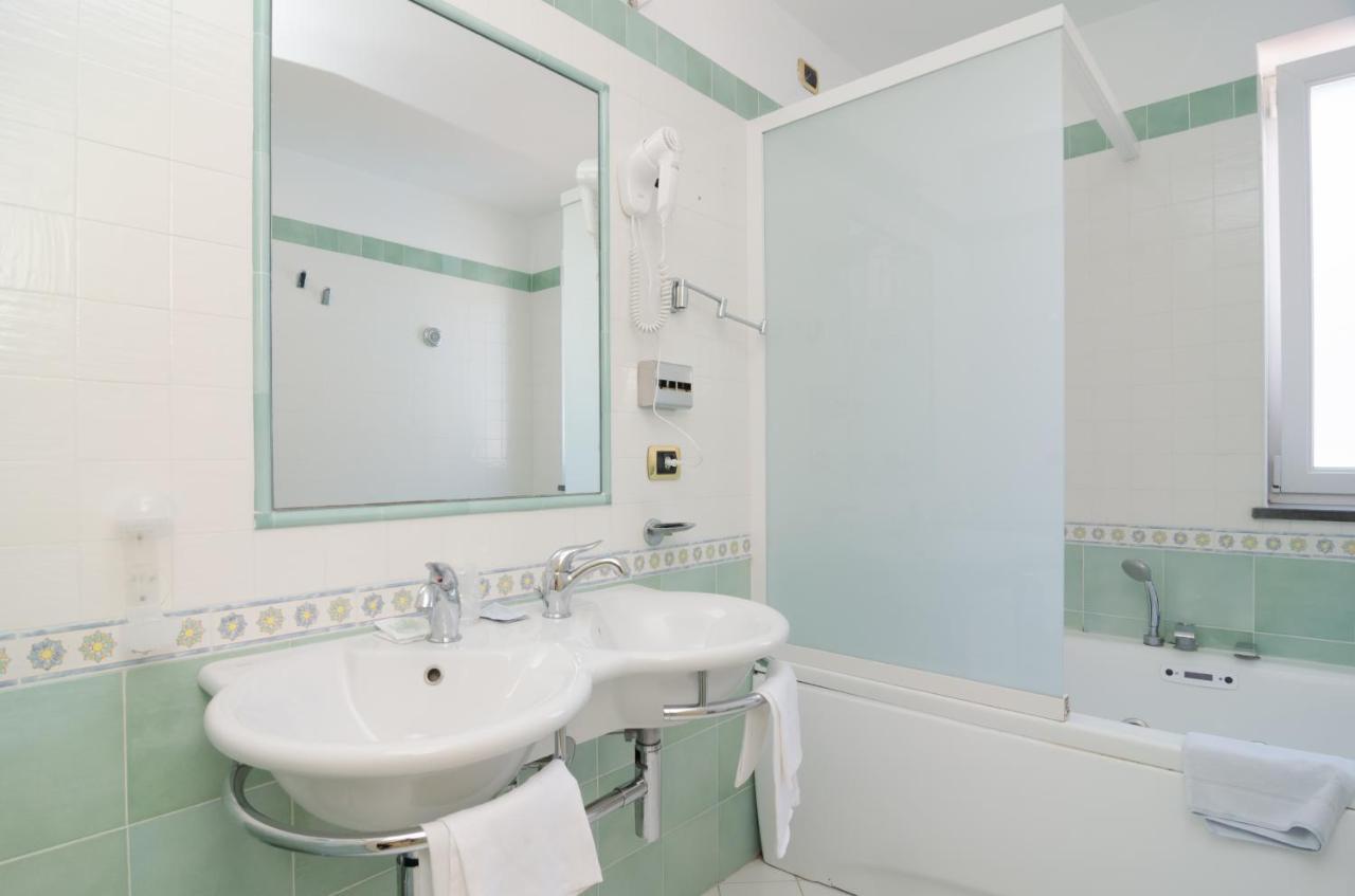 Hotel Flora Wellness & Beauty Ischia Buitenkant foto